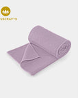 yoga-handtuch grip von lotuscrafts in der farbe lavender fog